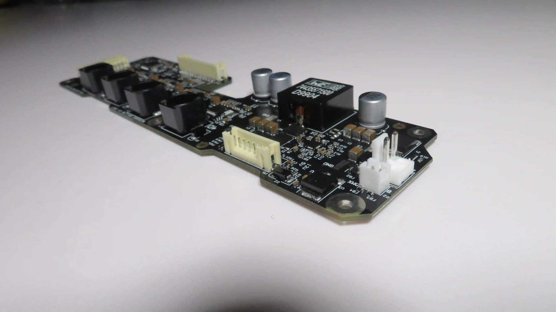 Integração de PCBA personalizada com box build e subconjuntos