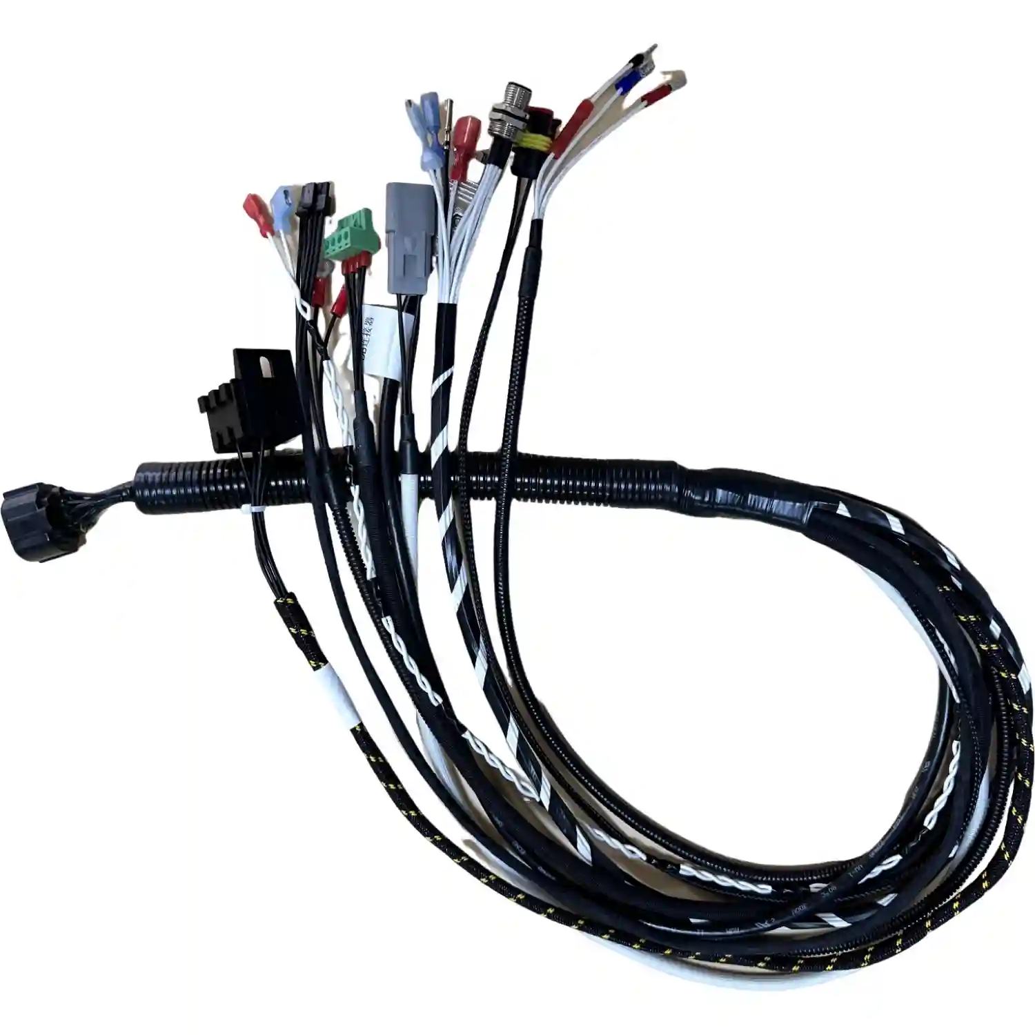 Amostras de cabo micro-coaxial preparadas para validação elétrica e inspeção de fixture