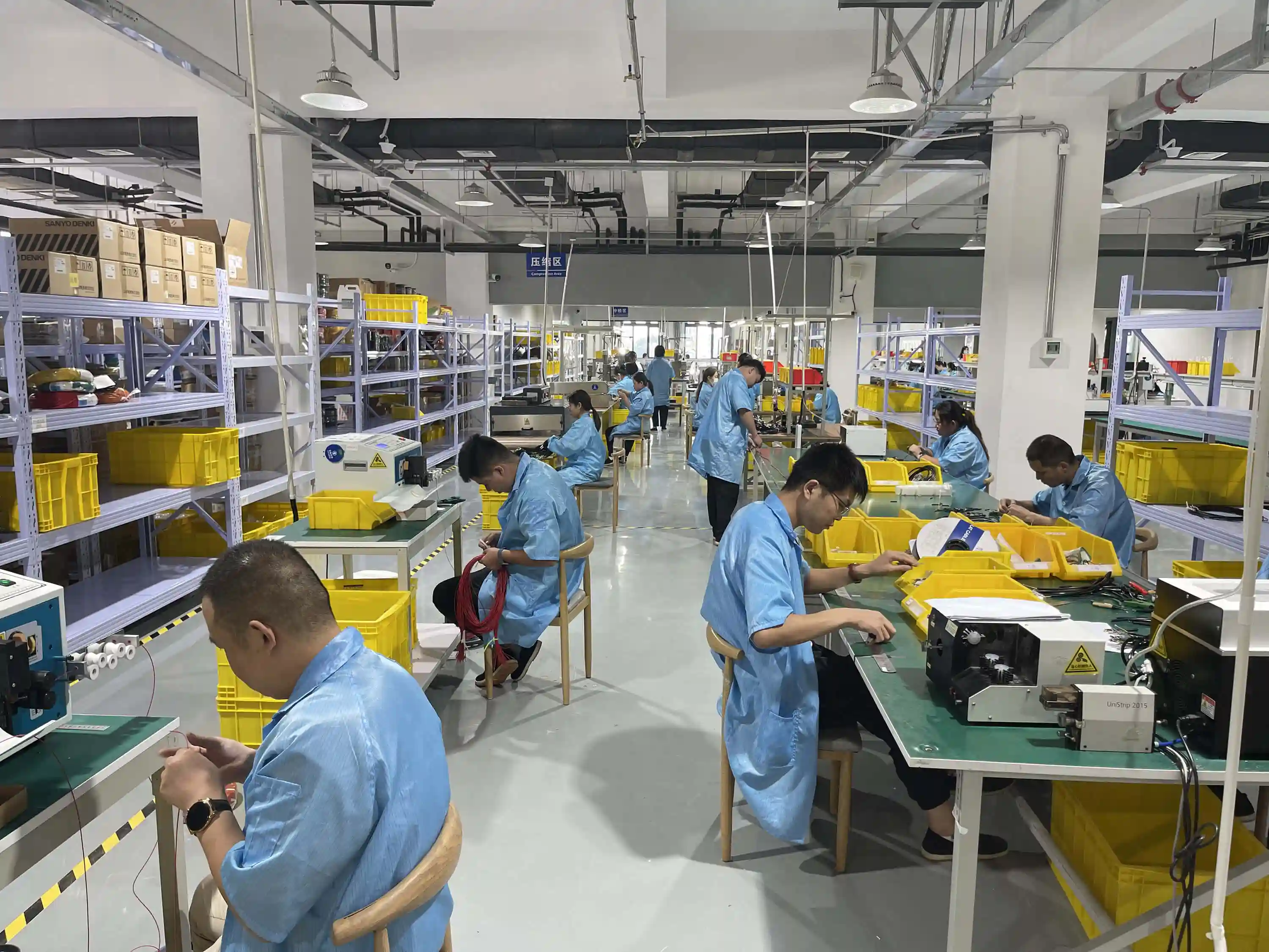 Linha de montagem de cablagem industrial para RFQ de alto volume
